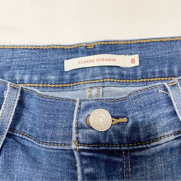 Levi’s Women’s Classic Straight Medium Wash Jeans - Picture 10 of 11